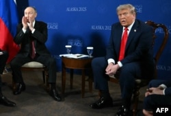 Трамп сказал, что внятных договоренностей достичь не удалось: "У нас была очень продуктивная встреча, мы обсудили многие вопросы. Полного взаимопонимания найти не удалось, сделки пока нет", Аляска, 15 августа 2025, фото AFP